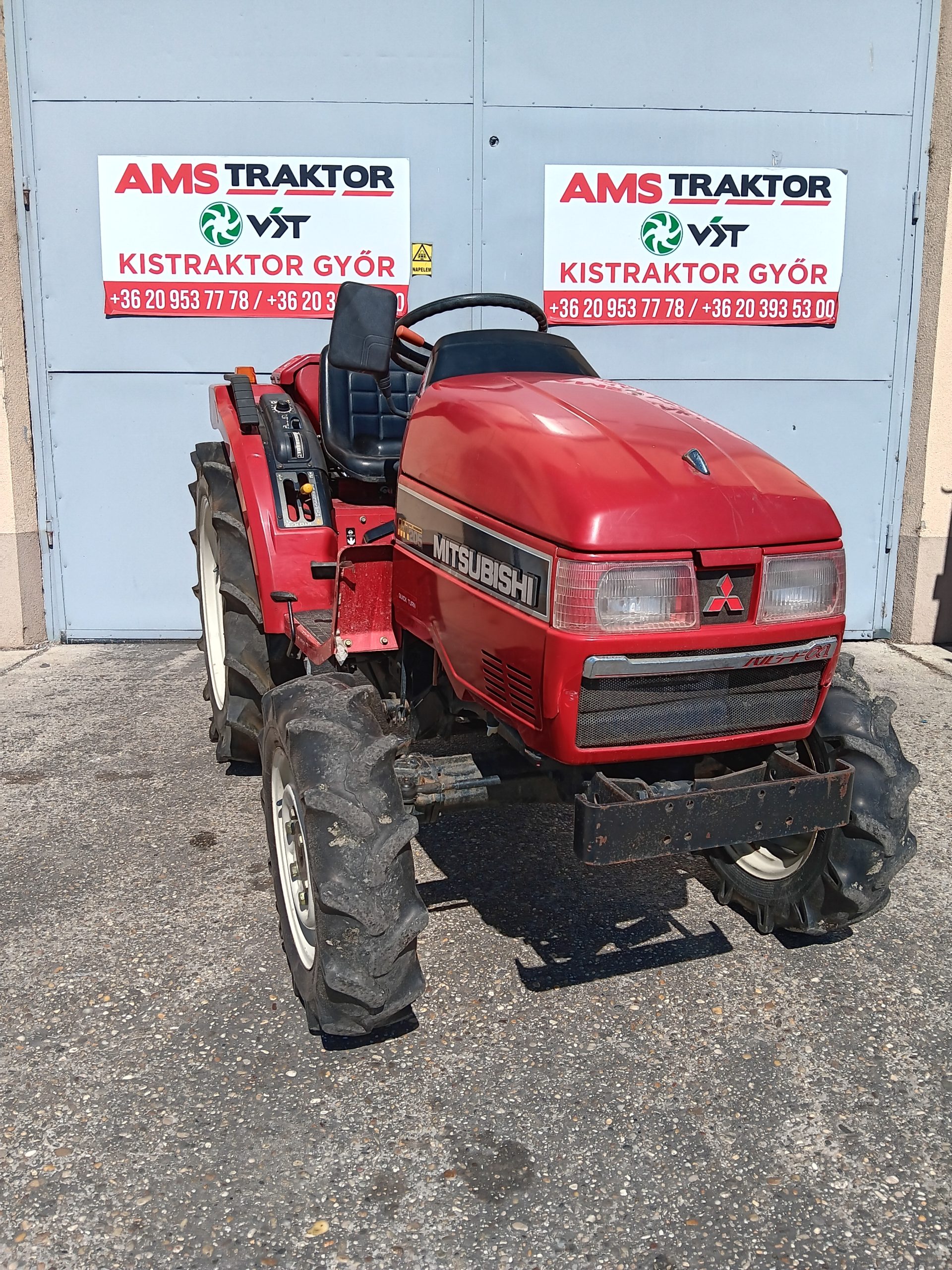 Mitsubishi MT205 irányváltós, összkerekes, 20 Le kistraktor