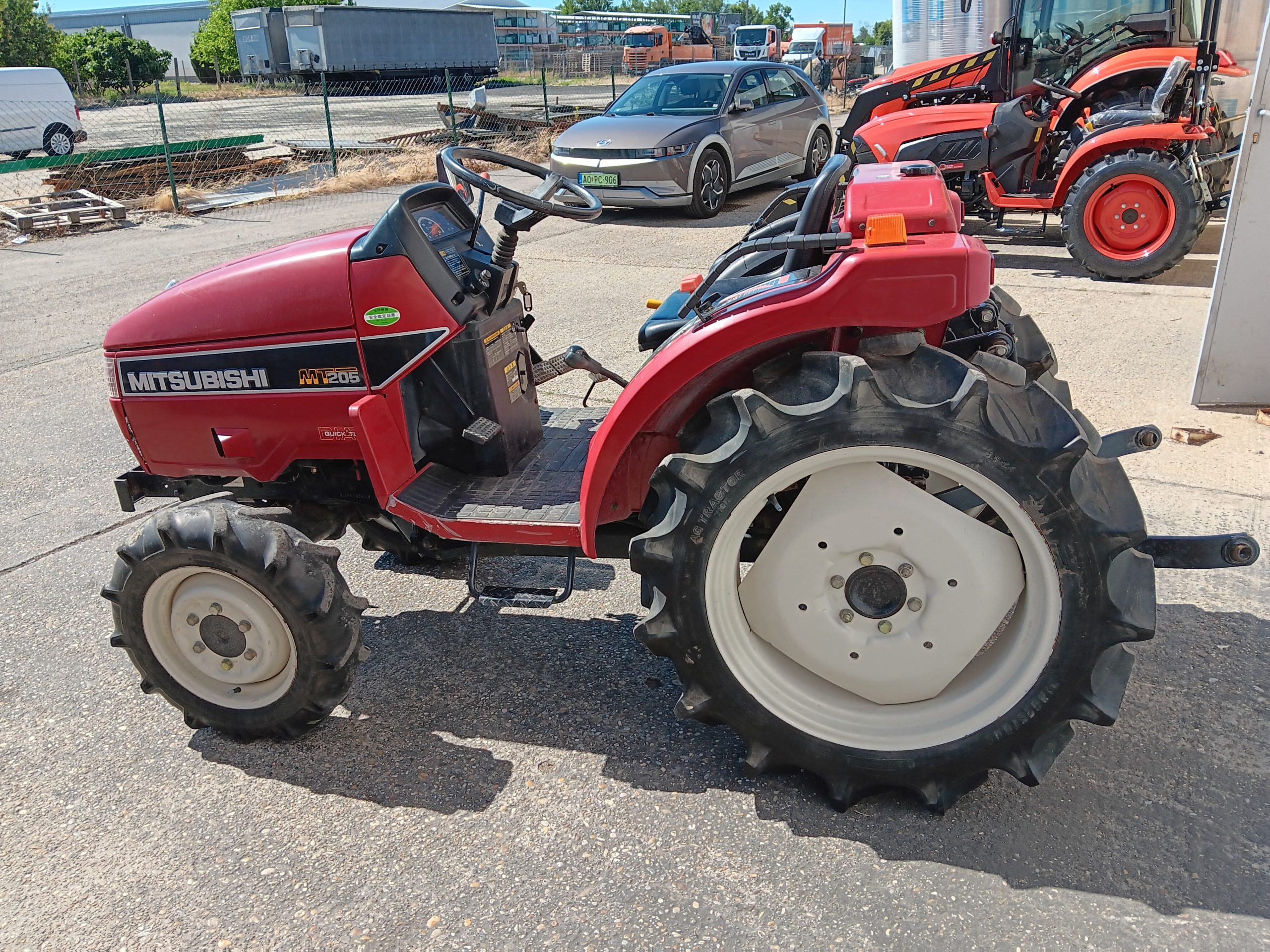 Mitsubishi MT205 irányváltós, összkerekes, 20 Le kistraktor - Image 4