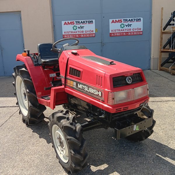Mitsubishi MT20 háromhengeres, 20 lóerős, 4x4 hajtású kistraktor