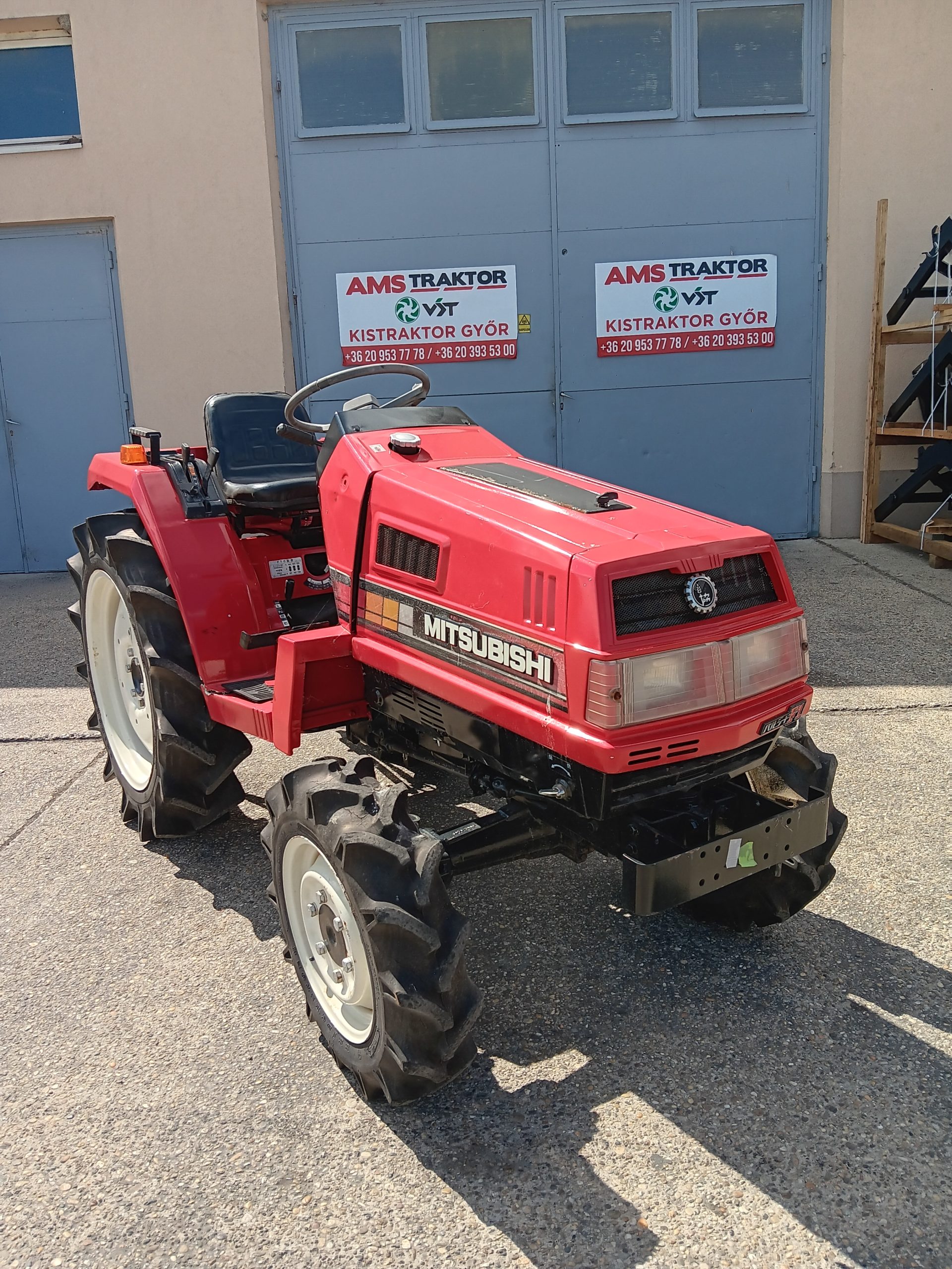 Mitsubishi MT20 háromhengeres, 20 lóerős, 4x4 hajtású kistraktor