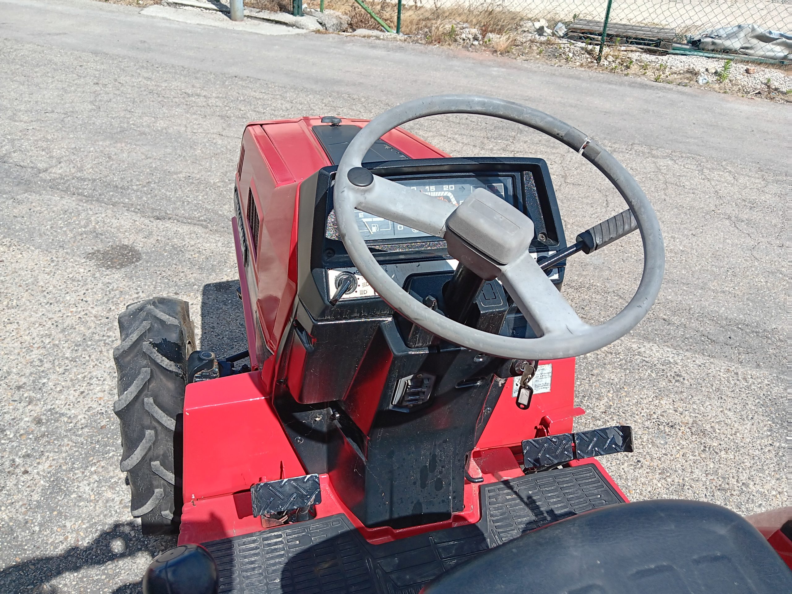 Mitsubishi MT20 háromhengeres, 20 lóerős, 4x4 hajtású kistraktor - Image 6