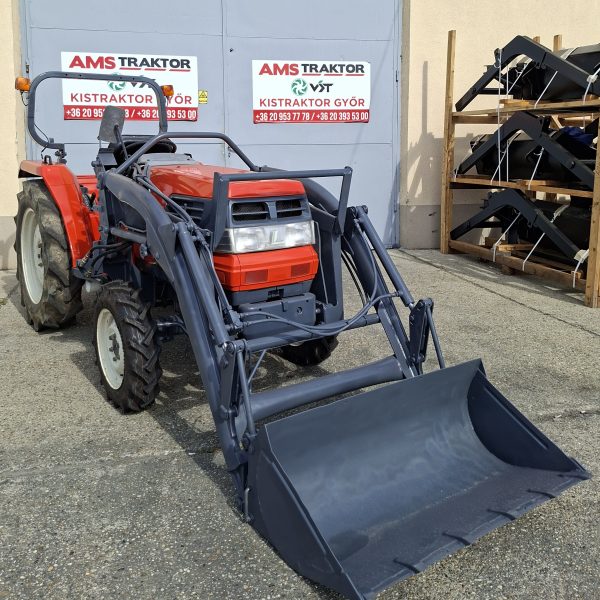 Kubota GL260 összkerekes, szervos, irányváltós, 26 Le homlokrakodós traktor